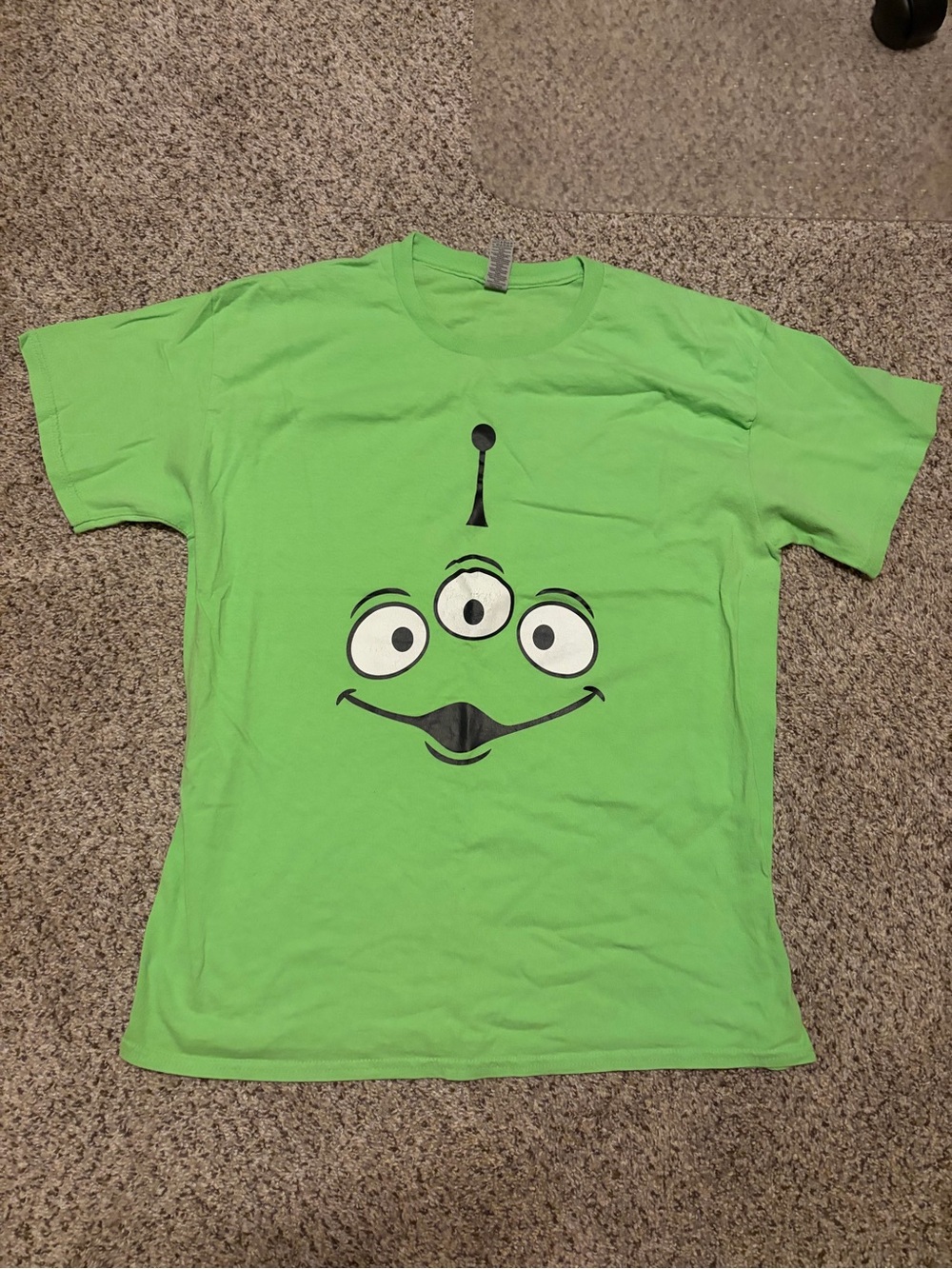 Gildan Bright Green Toy Story Alien Face Short Sleeve Tee. Unisex. NWOT.